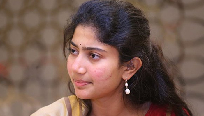 sai pallavi  అన్ లక్కీ హీరోయిన్ ఆఫ్ ది ఇయర్ 