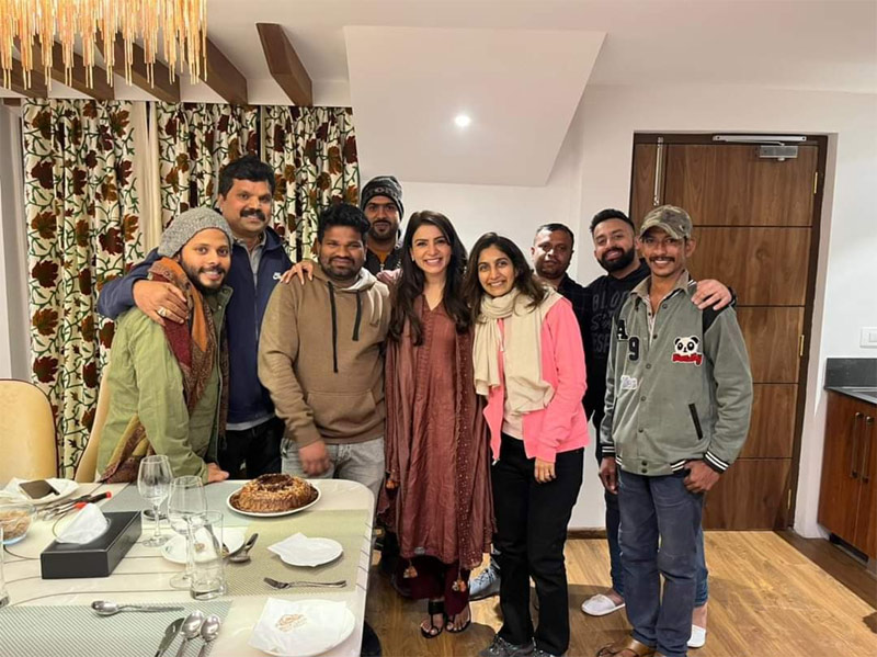 samantha,samantha birthday celebrations,samantha birthday celebrations with staff  సమంత బర్త్ డే సెలెబ్రేషన్స్ 