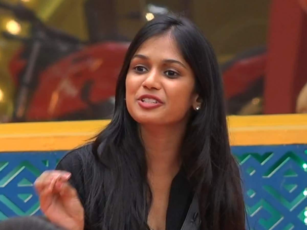 ariyana,bigg boss 4,bigg boss house,amma rajasekhar  బిగ్‌బాస్‌.. బయటికి పంపేయ్‌ అంటూ ఏడ్చేస్తోంది