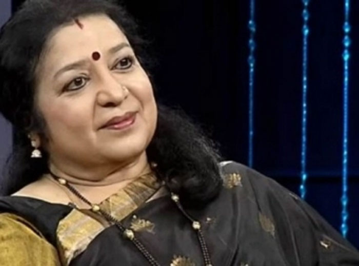 latha,mgr,sweet memories,old heroine,latha actress  ఆ ఫొటోతో.. హీరో కంట పడిందంట!!