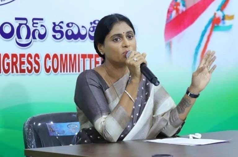 ys sharmila  కడప నుంచి షర్మిల పోటీ.. దబిడిదిబిడేనా!