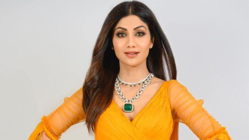 shilpa shetty,breaks silence,husband raj kundra arrest,shilpa shetty tweet  శిల్పా శెట్టి ఫస్ట్ టైం అలా.. 