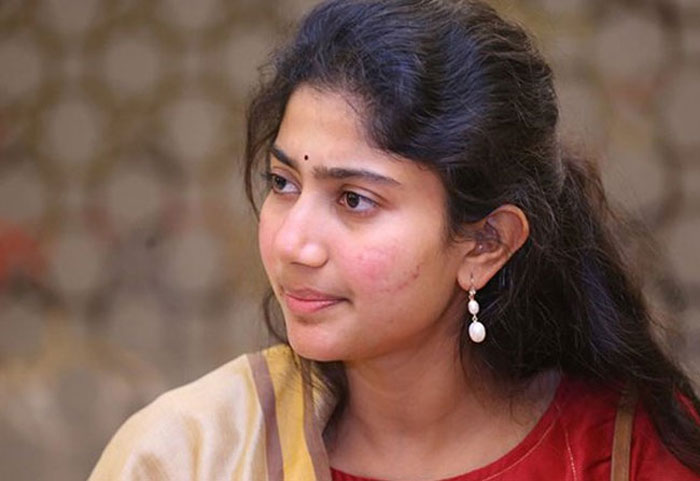 sai pallavi,rumours,young hero,heroine,tollywood  సాయి పల్లవిని ఎందుకు టార్గెట్ చేస్తున్నారు!