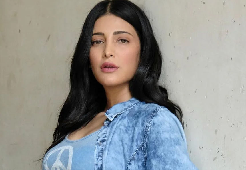 shruti haasan,reacts,celebrities,holiday pics,ranbeer kapoor,alia bhatt,janhvi kapoor,sara ali khan  సెలబ్రిటీస్ పై ఫైర్ అయిన శృతి హాసన్