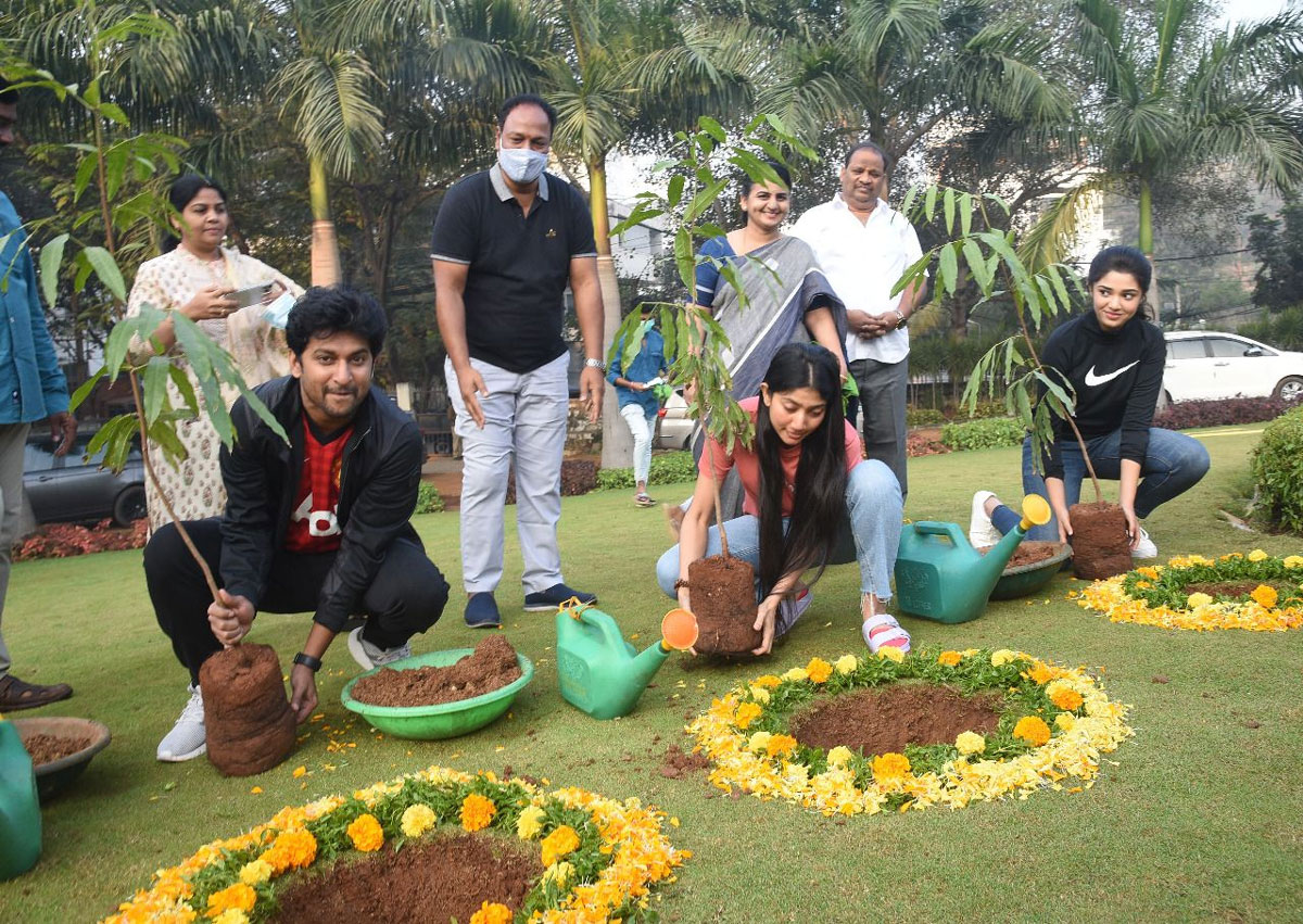 nani,shyam singha roy,hara hai toh bhara hai,greenindia challenge,sai pallvi,krithi shetty  గ్రీన్ ఇండియా ఛాలెంజ్ లో నాని శ్యాం సింగ రాయ్ టీం