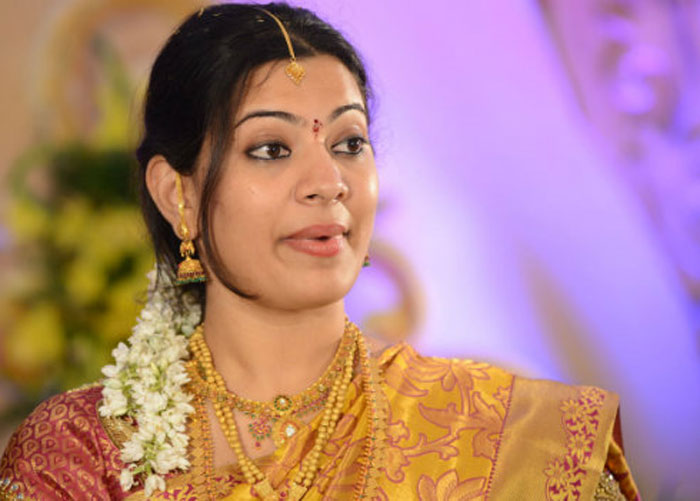 geetha madhuri,rgv,ram gopal varma,new year greetings  వర్మపై సింగర్ గీతామాధురి కూడా వేసిందయ్యో! 