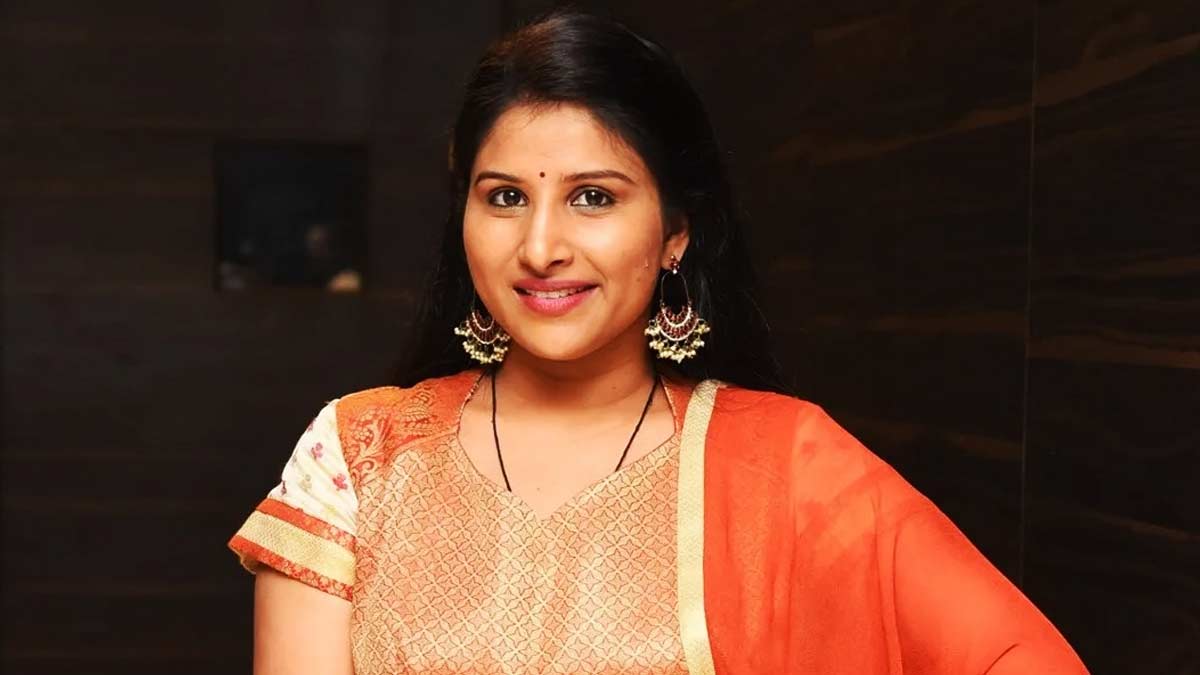 singer mangli  ఆ వార్తలని నమ్మొద్దంటున్న సింగర్ మంగ్లీ 