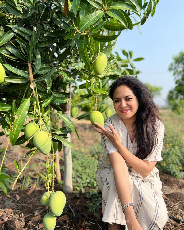 singer sunitha,mango,sunitha,ram  నెటిజెన్స్ కి దణ్ణం పెడుతున్న సింగర్ సునీత 