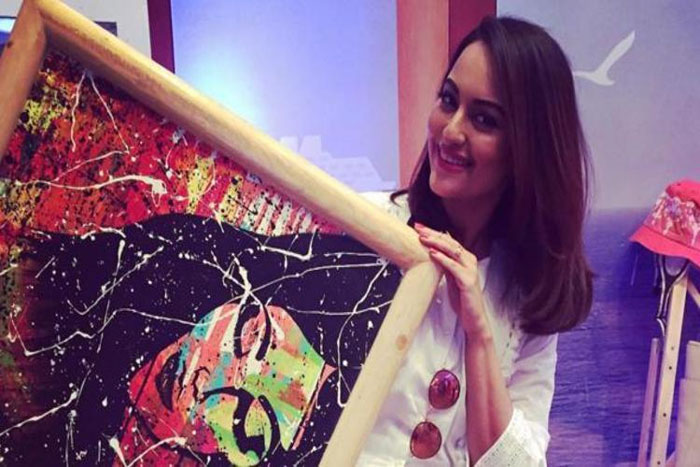 sonakshi sinha,painting,multiple,talent,good cause  సోనాక్షిలో ఈ కళ కూడా...!