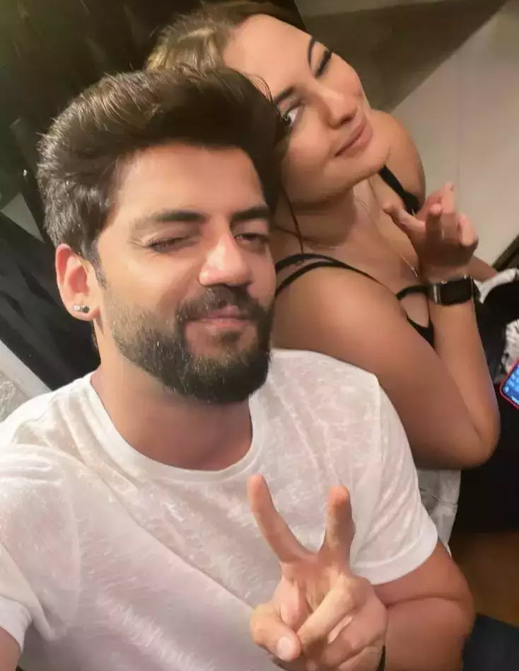 zaheer iqbal,sonakshi sinha,zaheer iqbal loves sonakshi sinha  మొన్న ఫూల్స్ ని చేసింది.. కానీ ఇప్పుడు 