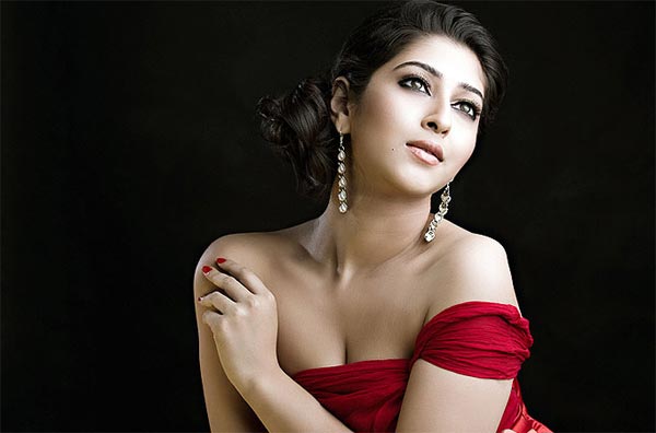 sonarika,jadoogadu,harahara mahadeva,liplocks  సోనారిక సోయగం...!