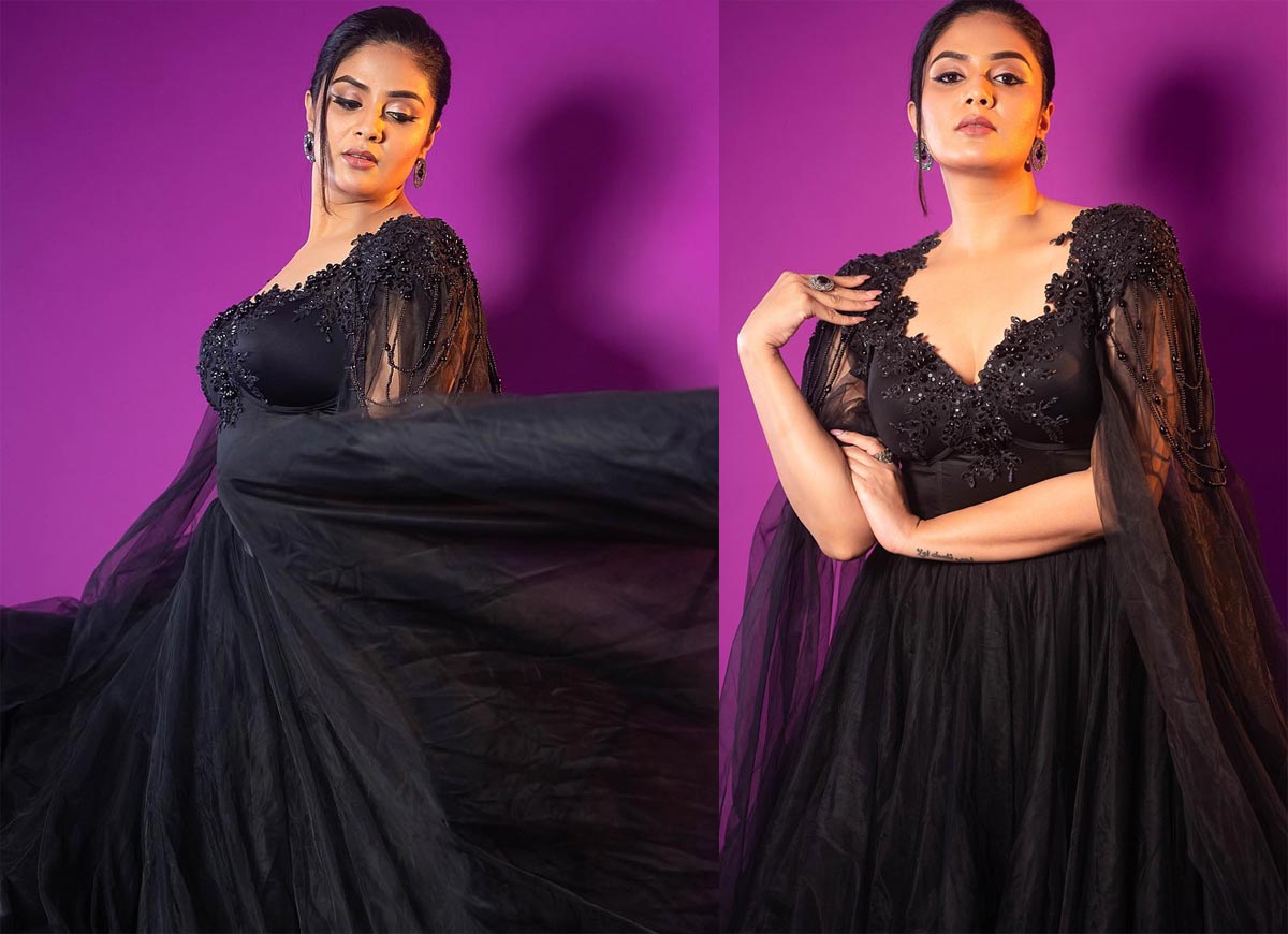 sreemukhi  శ్రీముఖి బార్బీ డాల్ అందాలు 