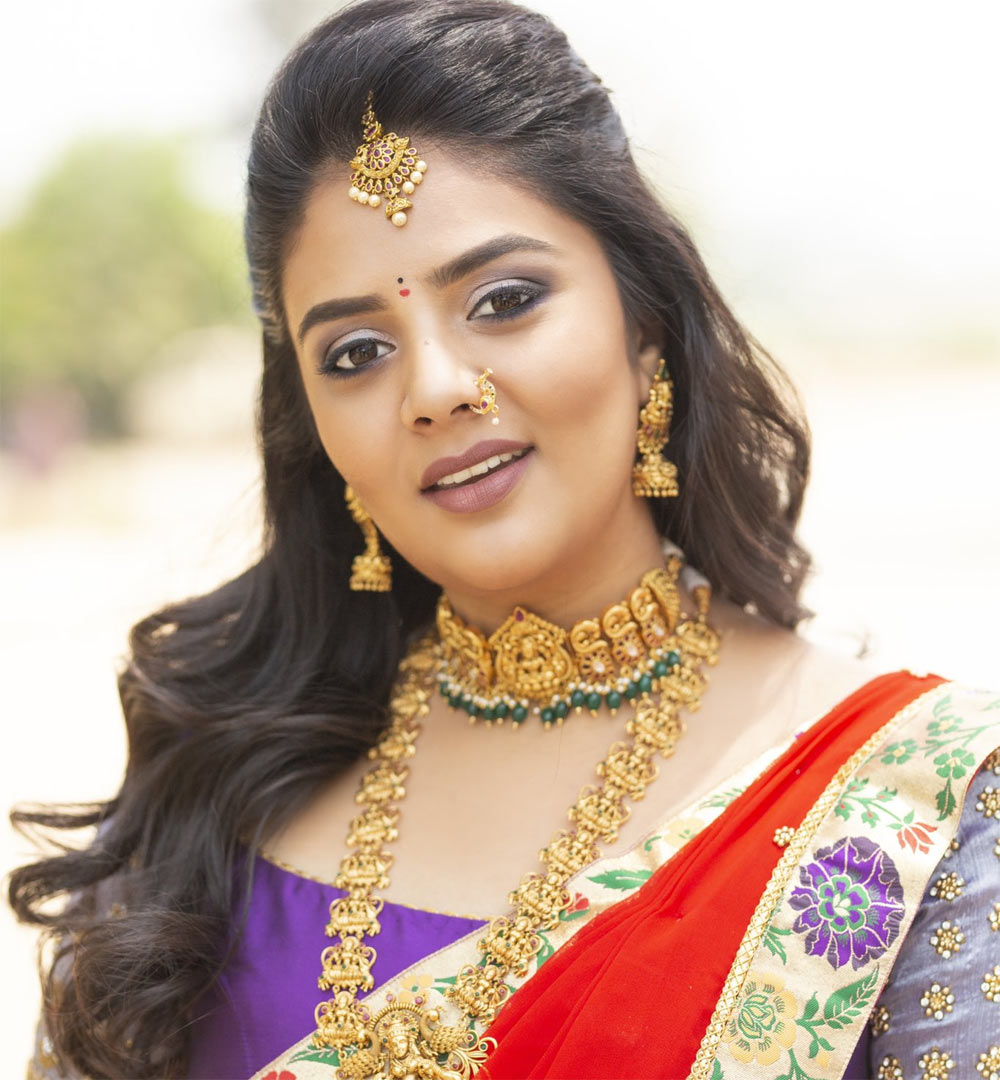 anchor sreemukhi,sreemukhi special photoshoots,sreemukhi wedding,boyfriend  పెళ్లిపీటలెక్కబోతున్న యాంకరమ్మ