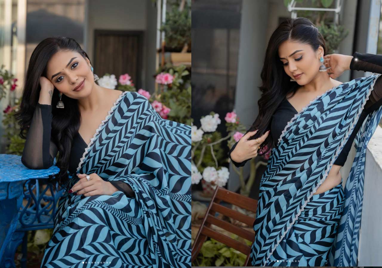 sreemukhi  శారీ లో హొయలు పోతున్న శ్రీముఖి 