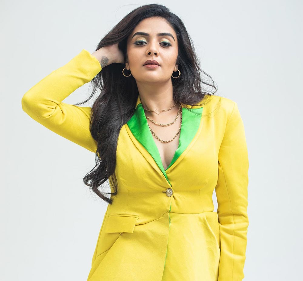 sreemukhi   గ్లామర్ లుక్ లో శ్రీముఖి