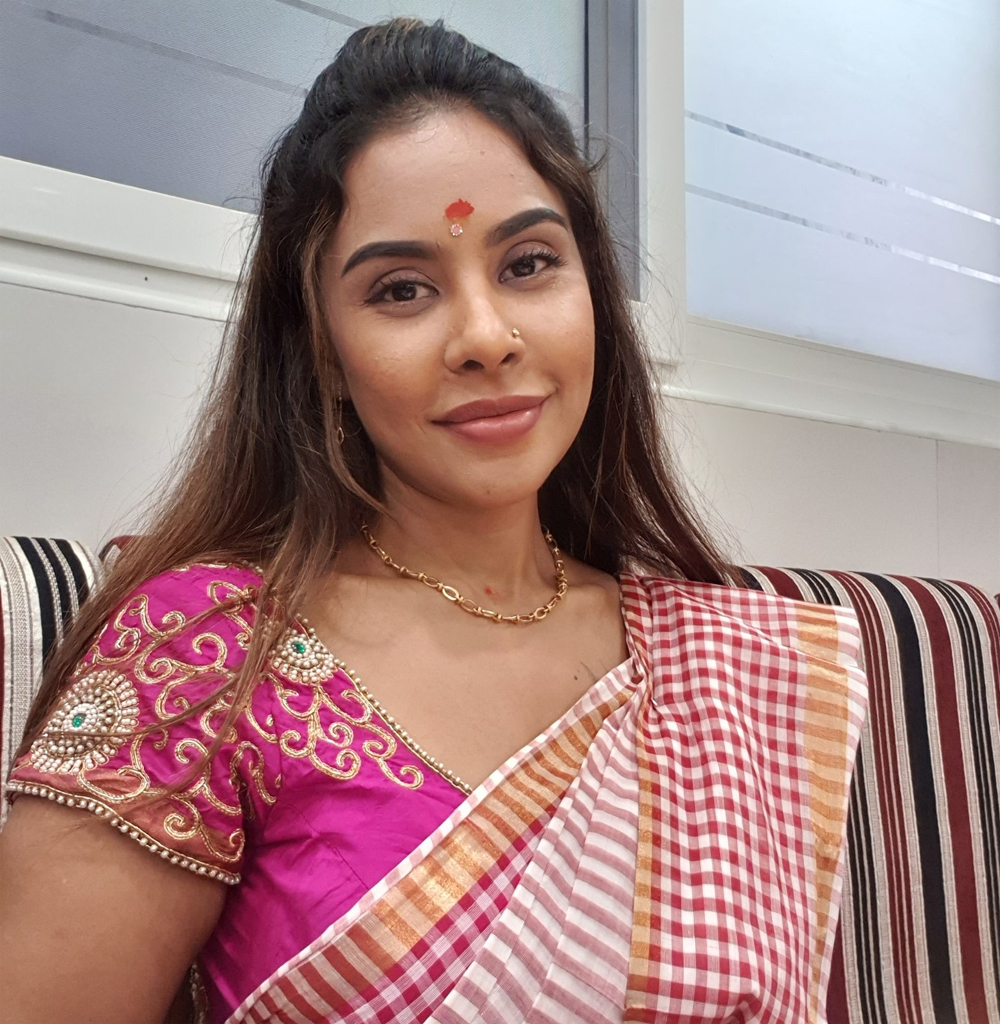 sri reddy  నా చావుకు వారే కారణం: శ్రీ రెడ్డి