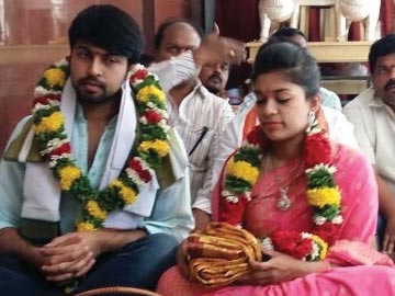 srija,chiramjeevi daughter srija,srija weding,srija at kanaka durga temple  అమ్మవారి దగ్గర చిరంజీవి కుమార్తె శ్రీజ..!