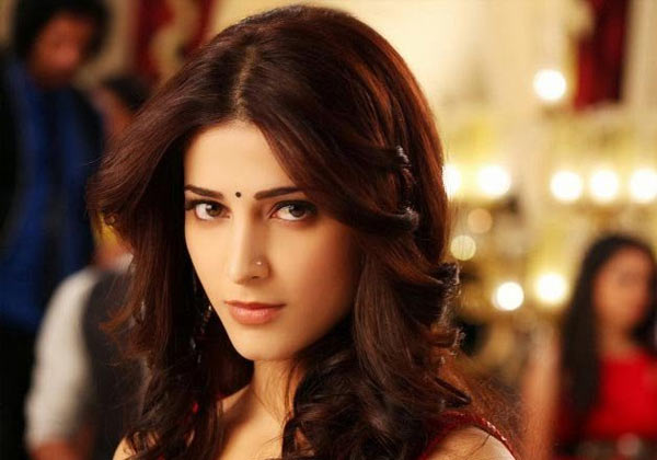 sruthihassan,resugurram,sreemanthudu,one crore remuneration  శృతి.. కాస్త తగ్గితే బెటర్..! 