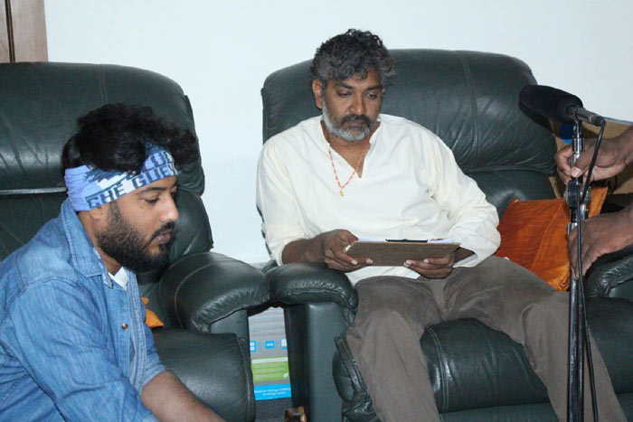 ss rajamouli,srivalli,vijayendra prasad,voice over  రాజమౌళి ఋణం తీర్చుకుంటున్నాడు..!