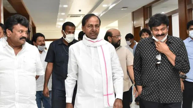 chiranjeevi,nagarjuna,telangana cm kcr,vijay deverakonda,ktr,telangana cmo  కేసీఆర్ ని ఎత్తేస్తున్న స్టార్ హీరోస్