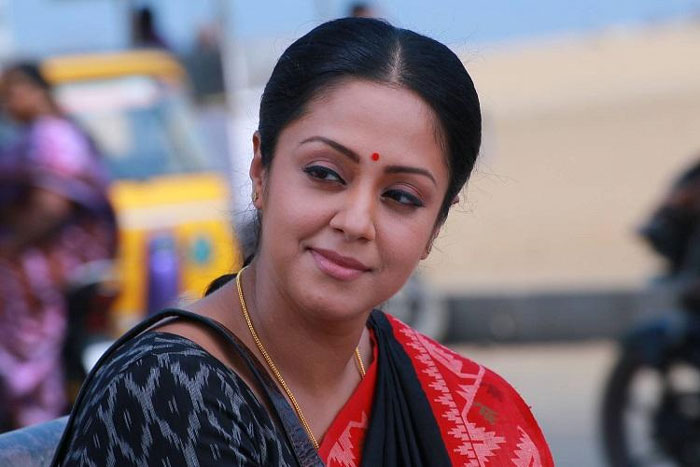 star heroine,jyothika,political entry,politics  రాజకీయాల్లోకి ఎంట్రీ ఇస్తున్న స్టార్ హీరో సతీమణి!!