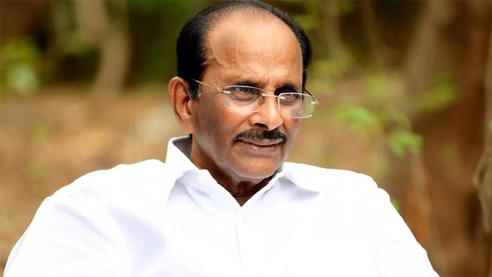 star writer vijayendra prasad,director shankar  చేతులు జోడించి మరీ అడుగుతాడట..!