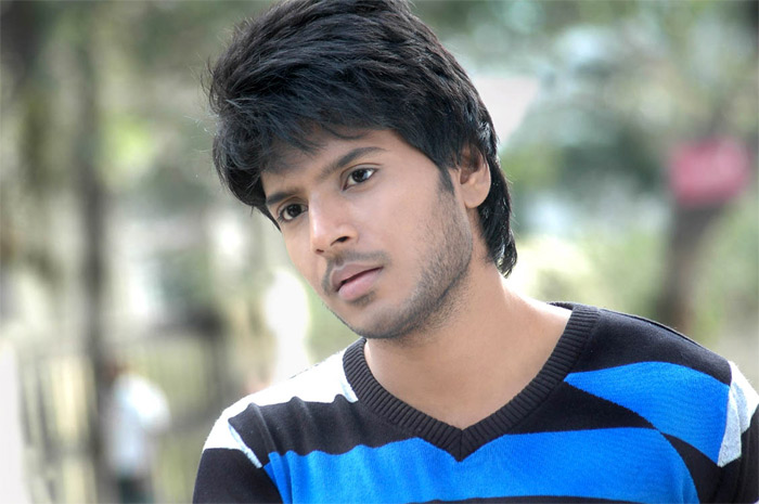 sundeep kishan,director krishna vamsi,nakshatram movie,vamsi krishna  కుర్రోడు స్పీడ్‌గా ఉన్నా అన్ని అడ్డంకులే..!