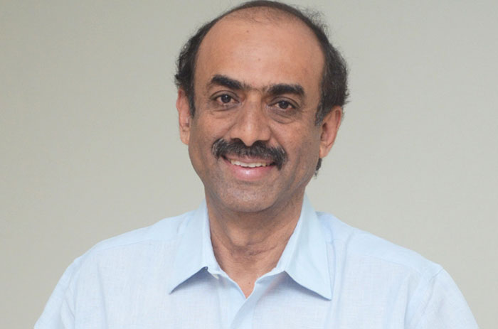 suresh productions,suresh babu,present,small films  చిన్న చిత్రాలకు అతి పెద్ద అండగా మారాడు! 