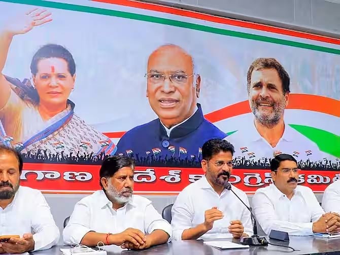 telangana congress  సంచలనాలకు తెరతీసిన టీ కాంగ్రెస్ 