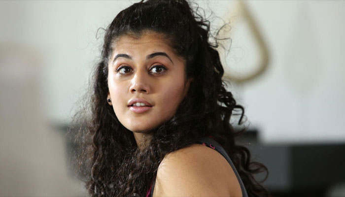 taapsee,journalist,fires,nawazuddin siddiqui  అంతా తెలిసినట్లు అలా ఎలా రాస్తారు: తాప్సి! 