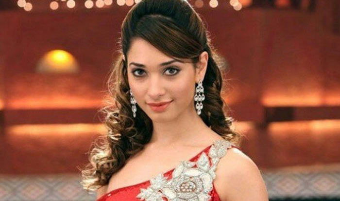 tamanna,bollywood,south cinema industry  తమన్నా కూడా మాటలు నేర్చింది..!