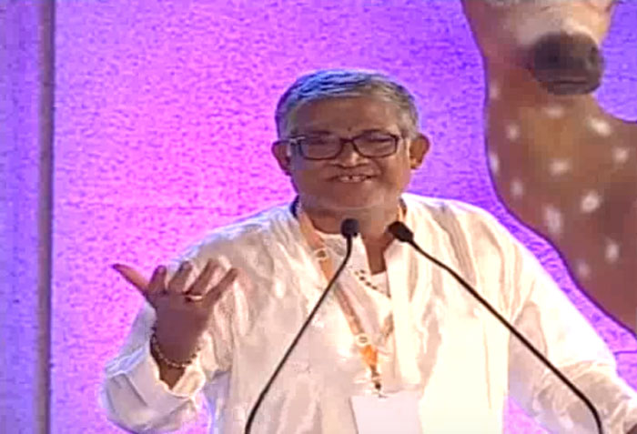 tanikella bharani,reaction,telangana cm kcr,prapancha telugu mahasabhalu  కేసీఆర్‌ని చూసి తనికెళ్లభరణి పులకించిపోయాడు!