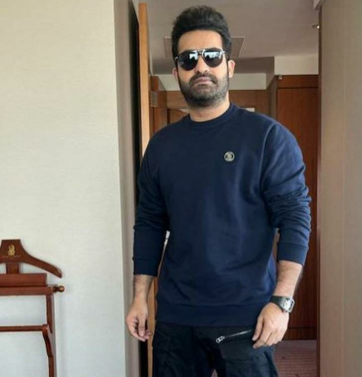 jr ntr,tarak fans,rrr promotions  అడుగడుగునా సర్ ప్రైజ్ చేసిన తారక్ 