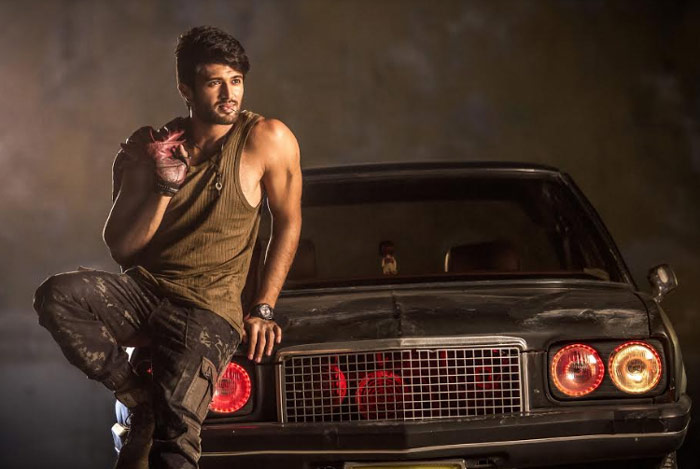 taxiwala,vijay deverakonda,maate vinadu song,views,geetha govindam  టాక్సీవాలా కూడా గీతగోవిందం దారిలోనే..