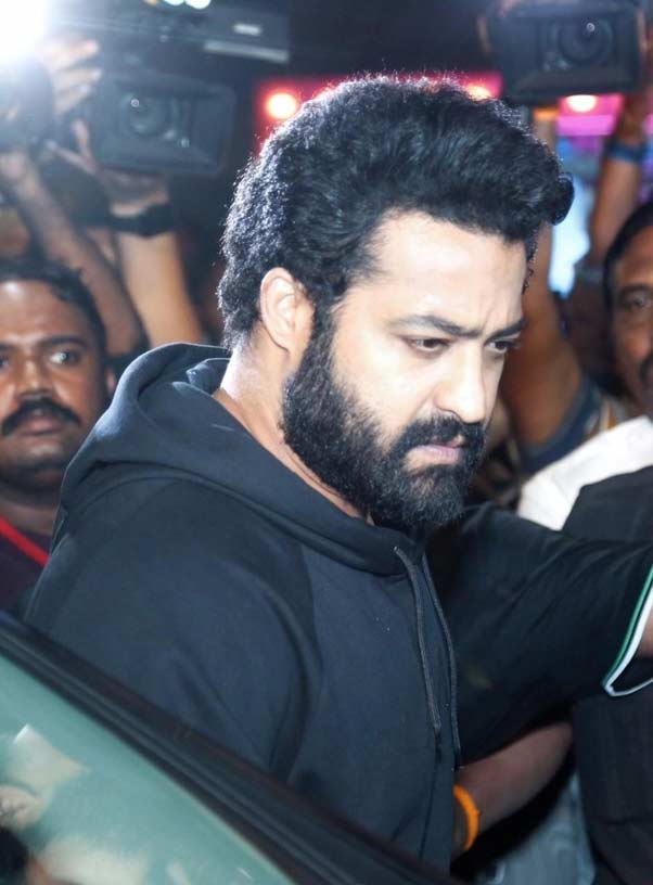 jr ntr  ట్వీట్ చేసినా తప్పే.. చెయ్యకపోయినా తప్పే 