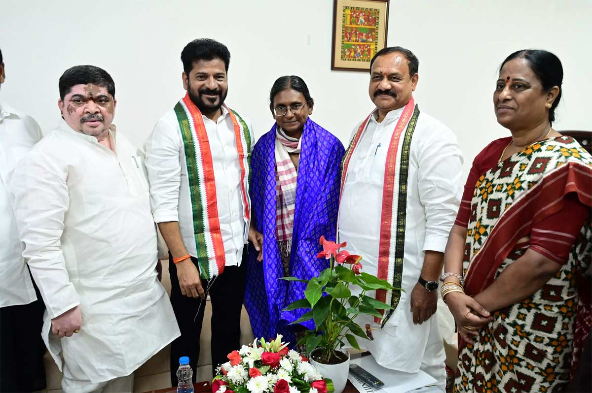 meenakshi natarajan  ఈదెబ్బకి కాంగ్రెసోళ్ళు సెట్టవ్వాల్సిందే 