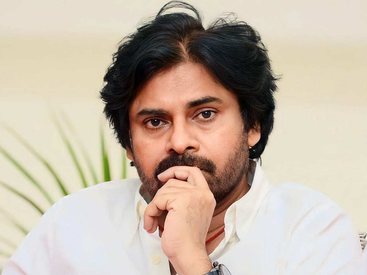 pawan kalyan  జనసేనలో రాజుకున్న కులాల కుంపటి!