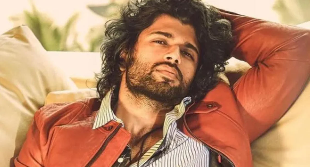 vijay deverakonda,puri,karan johar,dhrma productions,puri connects,first look  రౌడీ రాకకు టైం ఫిక్స్ అయ్యింది 