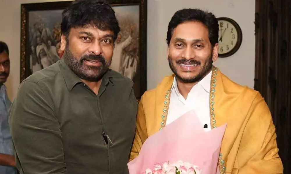 tollywood,megastar chiru,cm ys jagan,ticket rates,producers  అది చిరు చేతికి అందితే అంతా క్లియర్