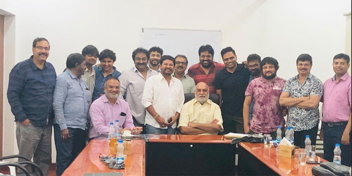 tollywood,film directors,trust,launch,details  టాలీవుడ్ దర్శకుల సంక్షేమం కోసం ట్రస్ట్!