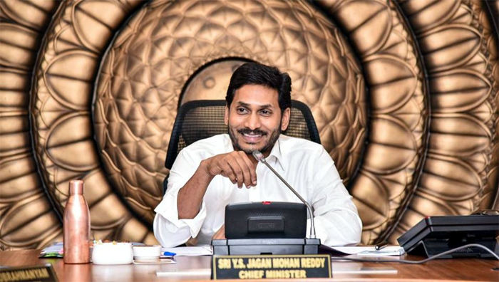 tollywood top hero,loss,ys jagan announcement,3 capitals  జగన్ ప్రకటనతో స్టార్ హీరో 500 ఎకరాలు ఢమాల్!