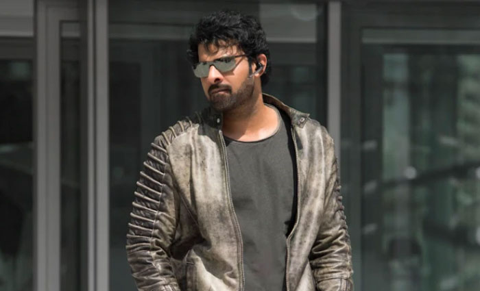 karan johan,koffee with karan show,prabhas,saaho release date,august 15,bollywood top producer  ‘సాహో’ రిలీజ్ డేట్ వెనుక టాప్ నిర్మాత స్కెచ్!