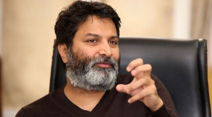 trivikram srinivas,jr ntr,next film,medium range hero,rrr  ఎన్టీఆర్ కంటే ముందు మీడియం హీరోతో త్రివిక్రమ్