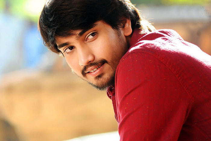 tarun,raj tarun,accident,narsing,car accident,twitst,hero raj tarun  కారు యాక్సిడెంట్ ట్విస్ట్: తరుణ్ కాదు..!!