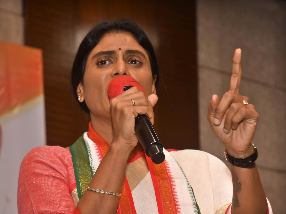 ys sharmila vs ys jagan  షర్మిలకు తోడుగా ఇద్దరు మిత్రులు