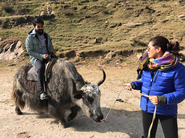 ram charan,upasana,ride,buffalo  చరణ్‌బాబు రైడ్ అదిరింది...! 