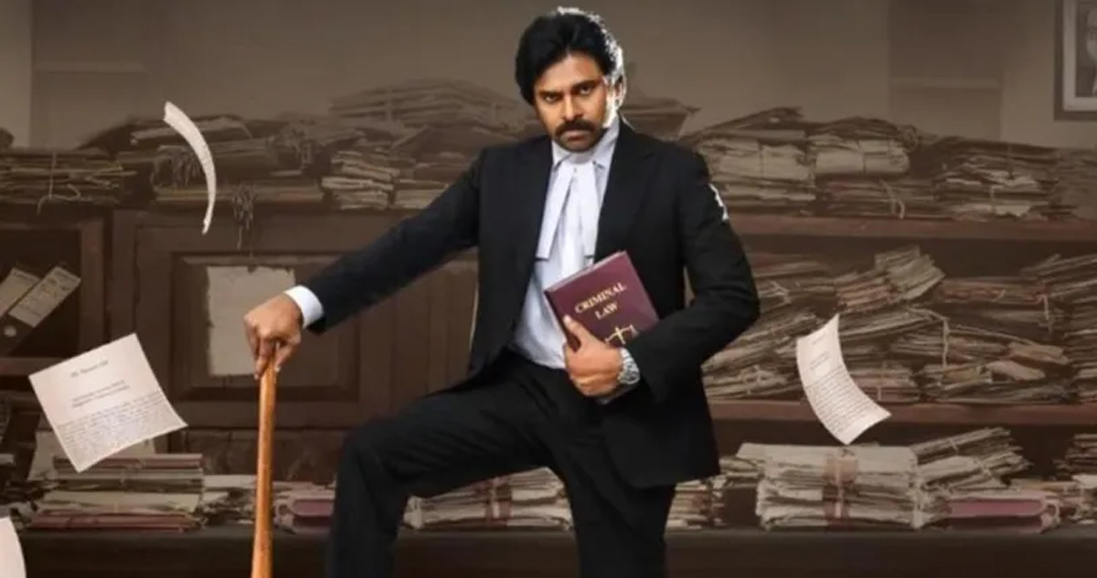 vakeel saab,pawan kalyan,lawyer look  వకీల్ సాబ్ ఏ టాపిక్ వదలట్లేదు