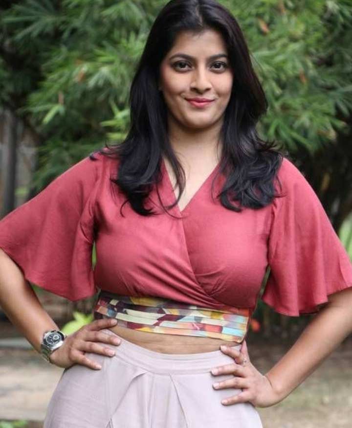 varalaxmi sarathkumar  అరెస్ట్ వార్తలపై వరలక్ష్మి శరత్ కుమార్ ఫైర్ 