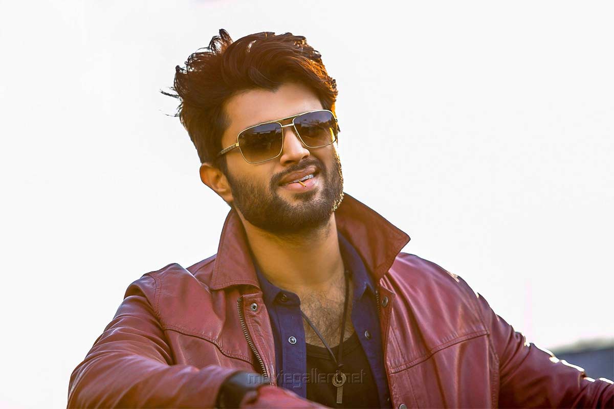 vijay devarakonda  రౌడీ టైటిల్ తో వస్తున్న దేవరకొండ 