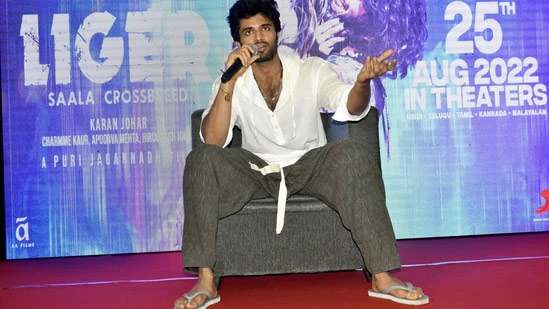 vijay deverakonda,liger promotions,liger movie  స్లిప్పర్స్ వేసుకోవడం పై విజయ్ క్లారిటీ 